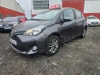 Usado Toyota Yaris Active 69 CV (50 kW) 2019 Gris / plata Berlina