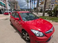 Usado Hyundai i30 100 CV (73 kW) 2011 Rojo Berlina