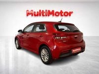 Usado Kia Rio 83 CV (61 kW) 2022 Rojo Berlina