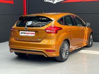 Usado Ford Focus ST-Line 125 CV (91 kW) 2018 Naranja Berlina