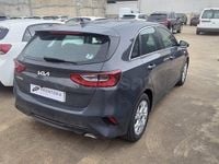 Usado Kia Ceed 100 CV (73 kW) 2021 Gris / plata Utilitario