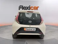 Usado Toyota Aygo X-cite 72 CV (52 kW) 2017 Blanco Utilitario