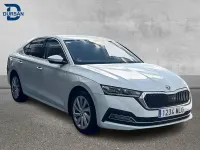 Usado Skoda Octavia Selection 150 CV (110 kW) 2023 Blanco Berlina