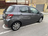 Usado Toyota Yaris Active 99 CV (72 kW) 2012 Gris / plata Utilitario