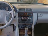 Usado Mercedes C220 Elegance 143 CV (105 kW) 2004 Azul Berlina