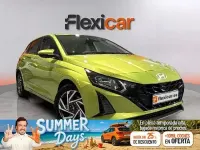 Usado Hyundai i20 100 CV (73 kW) 2024 Verde Utilitario