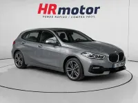 Usado BMW 118 Comfort Edition 136 CV (100 kW) 2022 Gris / plata Utilitario