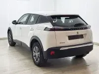 Usado Peugeot 2008 Active 100 CV (73 kW) 2023 Blanco SUV