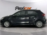 Usado Kia Rio 101 CV (74 kW) 2018 Negro Berlina