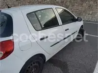Usado Renault Clio III Collection 75 CV (55 kW) 2014 Blanco Berlina