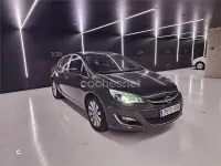 Usado Opel Astra Excellence 130 CV (95 kW) 2013 Negro Berlina