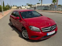 Usado Mercedes A180 Style 109 CV (80 kW) 2015 Rojo Utilitario