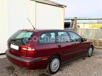 Usado Volvo V40 115 CV (84 kW) 2002 Granate Familiar