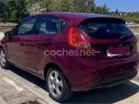 Usado Ford Fiesta Ambiente 68 CV (50 kW) 2008 Granate Utilitario