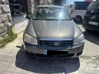 Usado Kia Cerato LX 105 CV (77 kW) 2005 Gris / plata Berlina