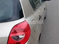 Usado Renault Clio II Expression 85 CV (62 kW) 2006 Beige Berlina