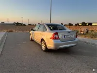 Usado Ford Focus Trend 109 CV (80 kW) 2010 Gris / plata Berlina
