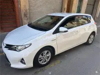Usado Toyota Auris Hybrid Active 136 CV (100 kW) 2014 Blanco Berlina