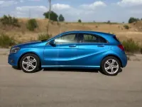 Usado Mercedes A180 Urban 122 CV (89 kW) 2013 Azul Utilitario