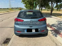 Usado Hyundai i20 84 CV (61 kW) 2015 Azul Berlina
