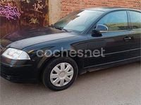 Usado VW Passat Edition 130 CV (95 kW) 2004 Negro Familiar