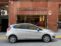 Usado Ford Fiesta Trend 100 CV (73 kW) 2016 Gris / plata Utilitario