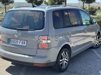 Usado VW Touran Highline 140 CV (102 kW) 2007 Gris / plata Monovolumen
