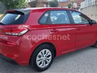 Usado Hyundai i30 95 CV (69 kW) 2020 Rojo Berlina