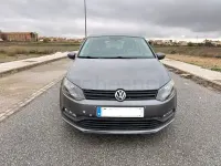 Usado VW Polo Advance 75 CV (55 kW) 2015 Gris / plata Berlina
