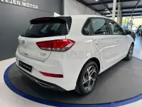 Usado Hyundai i30 116 CV (85 kW) 2021 Blanco Berlina