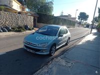 Usado Peugeot 206 Quiksilver 90 CV (66 kW) 2005 Gris / plata Berlina