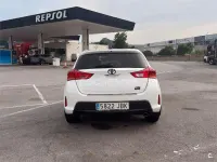 Usado Toyota Auris Active 132 CV (97 kW) 2014 Blanco Berlina