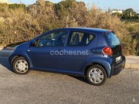 Usado Toyota Aygo 68 CV (50 kW) 2008 Azul Utilitario