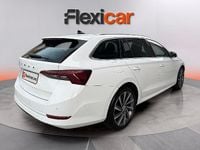 Usado Skoda Octavia Style 150 CV (110 kW) 2021 Blanco Familiar