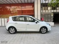Usado Renault Grand Scénic Dynamique 105 CV (77 kW) 2010 Blanco Monovolumen