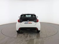 Usado Toyota Yaris Hybrid Active 116 CV (85 kW) 2022 Blanco Berlina