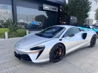 Usado McLaren Artura 700 CV (514 kW) 2024 Plateado Coupe
