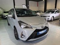 Usado Toyota Yaris Active 111 CV (81 kW) 2018 Gris / plata Berlina