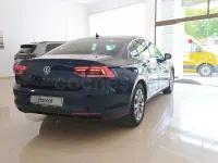 Usado VW Passat Executive 150 CV (110 kW) 2021 Azul Berlina