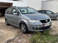 Usado VW Touran 140 CV (102 kW) 2007 Gris / plata Monovolumen