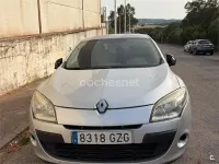 Usado Renault Mégane III Dynamique 105 CV (77 kW) 2010 Gris / plata Berlina