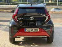 Usado Toyota Aygo X Play 72 CV (52 kW) 2022 Rojo SUV