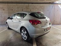 Begagnad Opel Astra Selective 116 HK (85 kW) 2012 Grå Halvkombi