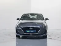 Usado Hyundai i30 140 CV (102 kW) 2018 Gris / plata Berlina