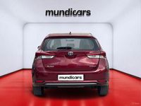 Usado Toyota Auris Hybrid Active 136 CV (100 kW) 2017 Rojo Berlina