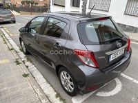 Usado Toyota Yaris Active 99 CV (72 kW) 2012 Gris / plata Utilitario