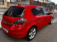 Usado Opel Astra Sport 115 CV (84 kW) 2008 Rojo Berlina