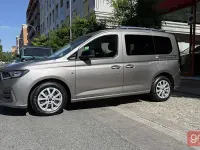 Usado Ford Tourneo Titanium 122 CV (89 kW) 2023 Plateado Van
