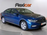 Usado VW Passat Business 120 CV (88 kW) 2020 Azul Berlina