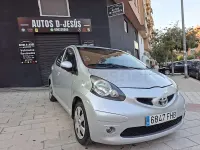 Usado Toyota Aygo 54 CV (39 kW) 2007 Gris / plata Utilitario